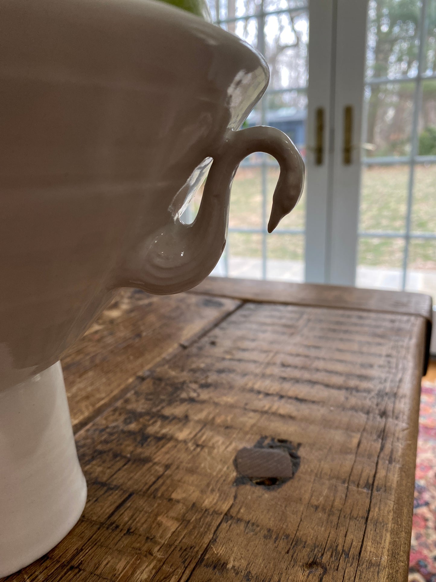 pedestal bowl with swan head handles